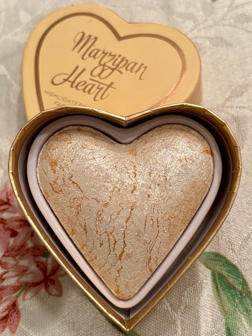 I Heart Revolution Marzipan Heart Baked Highlighter for Face & Eyes Illuminator